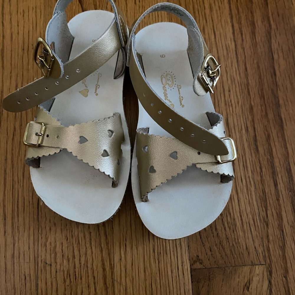 Salt Water sweetheart sandal size 9